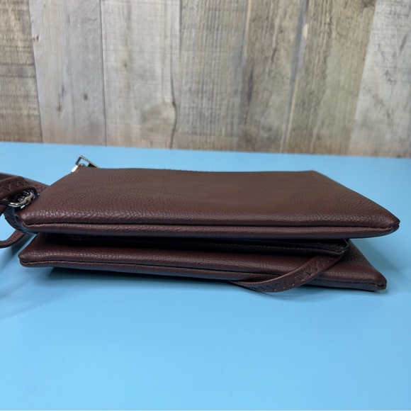 Brown Crossbody w/3 Sections w/Wristlet Handle & 23” Strap 8-1/2”x6”x3”Crossbody - Picture 4 of 12
